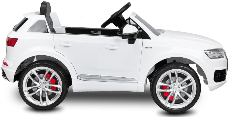 AudiQ7_white_03.jpg