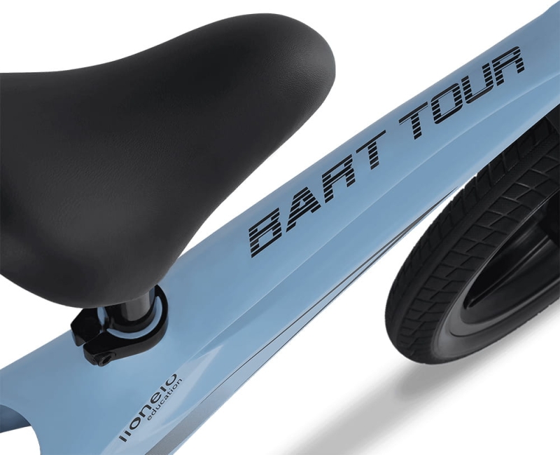 lionelo-bart-tour-blue-sky3.jpg