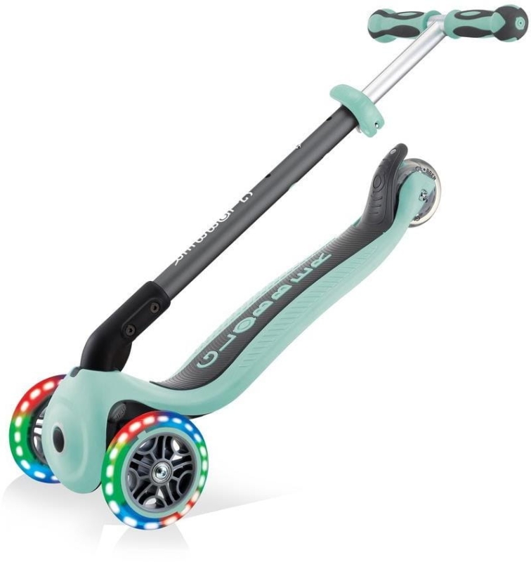 Globber GO-UP Deluxe Fantasy Lights -  wielofunkcyjny jeździk dziecięcy 3w1 | Mint