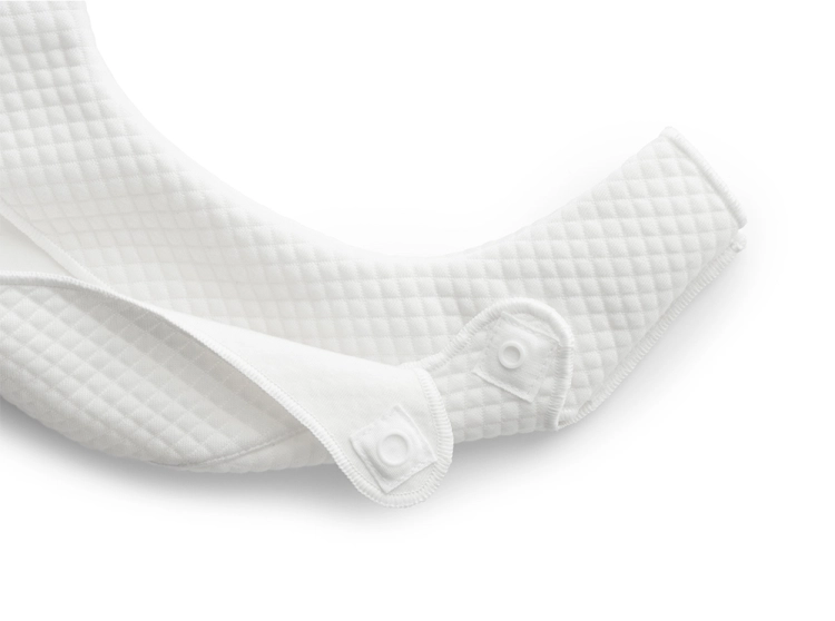 babybjorn-one-sliniak-do-nosidla-white3.png