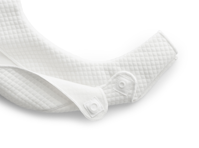 babybjorn-one-sliniak-do-nosidla-white3.png