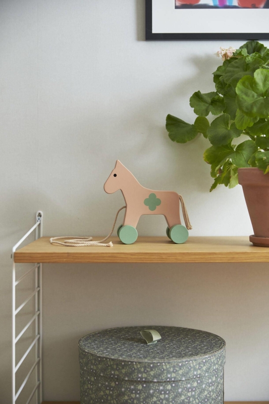 Kid's Concept - Koń do ciągnięcia | Pink (CARL LARSSON)