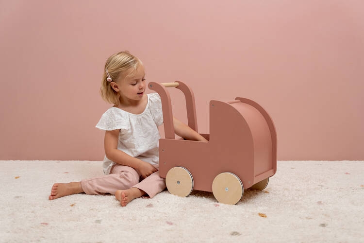 pol_pl_Little-Dutch-Drewniany-wozek-dla-lalek-z-lalka-FSC-LD7108-3324_5.jpg