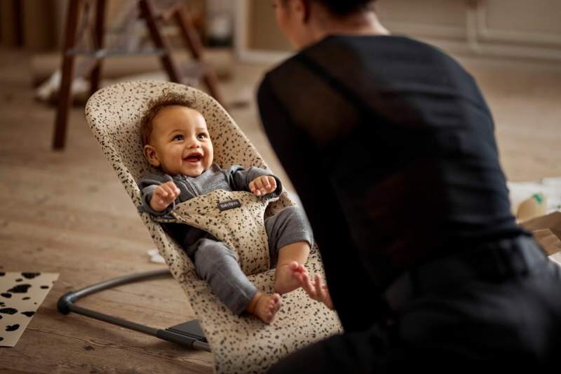 BABYBJORN-BLISS-WOVEN-Beige-Dark-grey-print-3.jpg