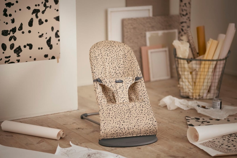 BABYBJORN-BLISS-WOVEN-Beige-Dark-grey-print-5.jpg