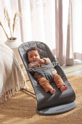 BABYBJORN-BLISS-Woven-Petal-Quilt-Antracyt-1.jpg