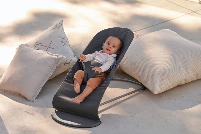 BABYBJORN-BLISS-Woven-Petal-Quilt-Antracyt-4.jpg