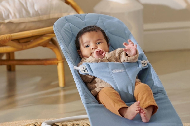 BABYBJORN-BLISS-Woven-Petal-Quilt-Niebieski-4.jpg