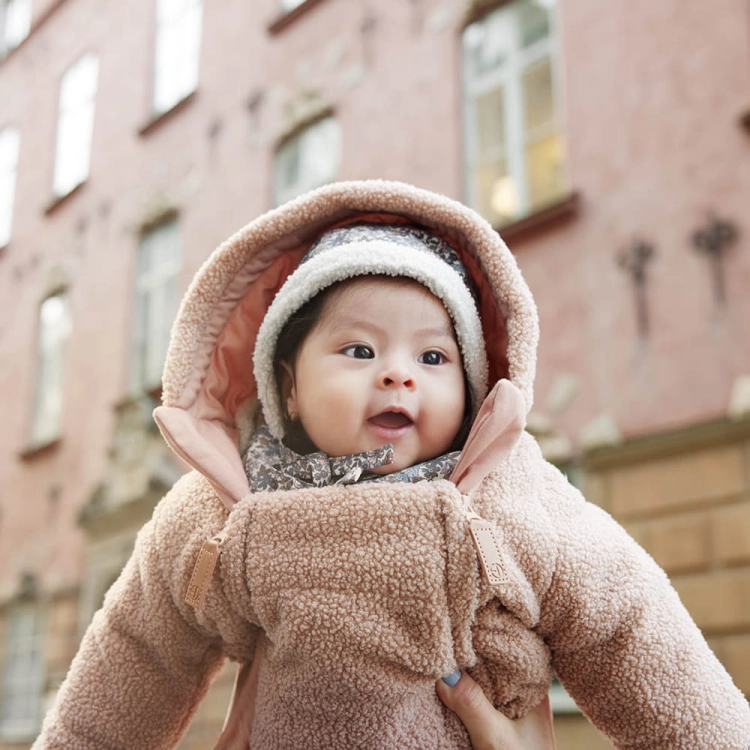 Elodie-Details-kombinezon-dzieciecy-Pink-Boucle-0-6-m-cy-3.jpg