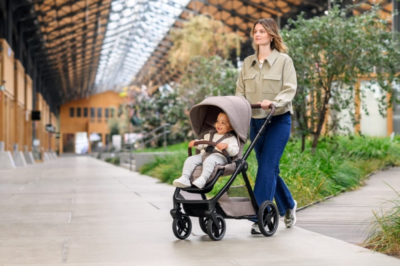 Maxicosi_Stroller_Oxford_PLUS-LIFESTYLE-2.jpg