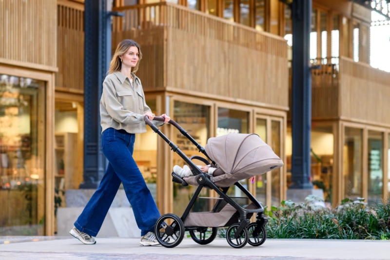 Maxicosi_Stroller_Oxford_PLUS-LIFESTYLE-4.jpg