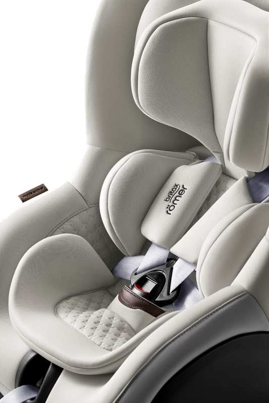 DUALFIX_PRO_Soft Taupe_Detail_NewbornInsert_2025_300dpi.jpg