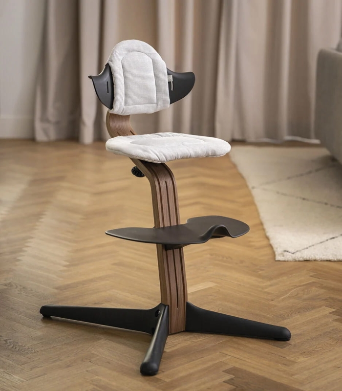 Nomi_Walnut-Black_BS_CushNordicGrey-2.jpg
