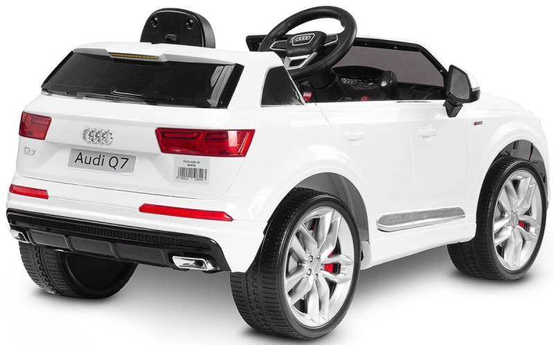 AudiQ7_white_04.jpg