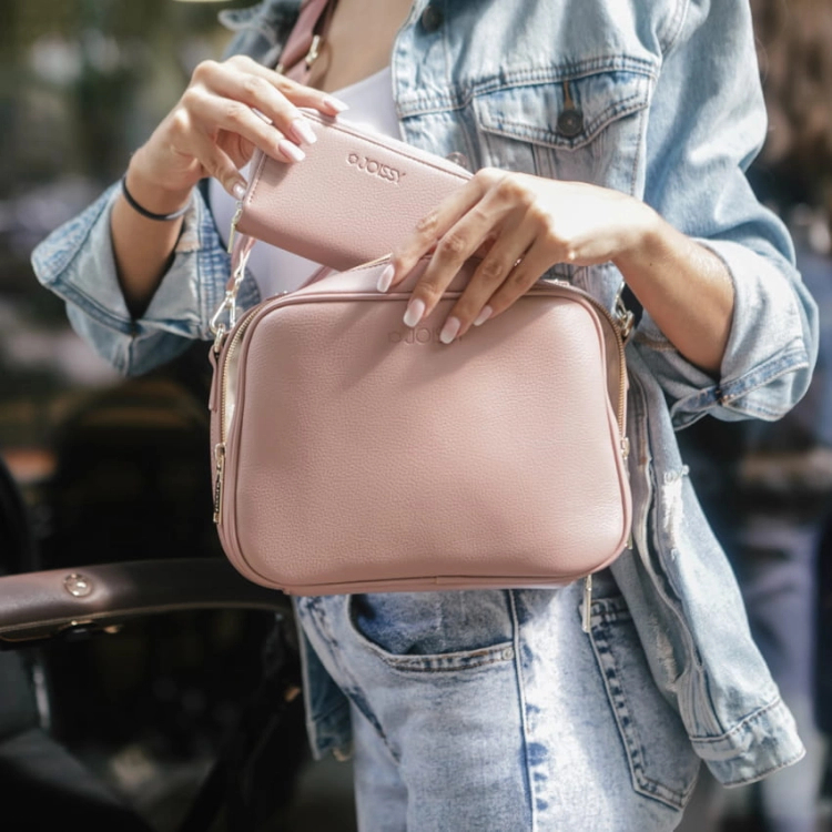 joissy-vera-cross-body-torebka-dla-mamy-organizer-do-wózka-chic-pink-7.jpg