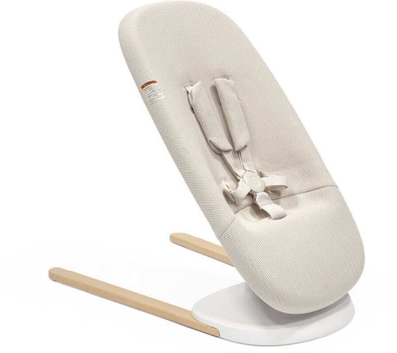 stokke-yoga-light-sand3-lezaczek-bujacczek-niemowlecy.jpg