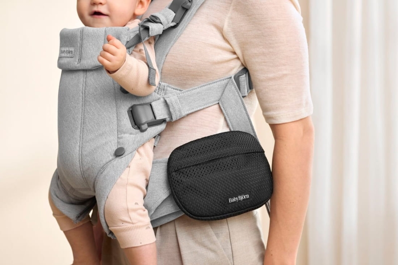 BABYBJORN-nerka-saszetka-do-nosidelka-Mesh-Czarny-35243_7.jpg