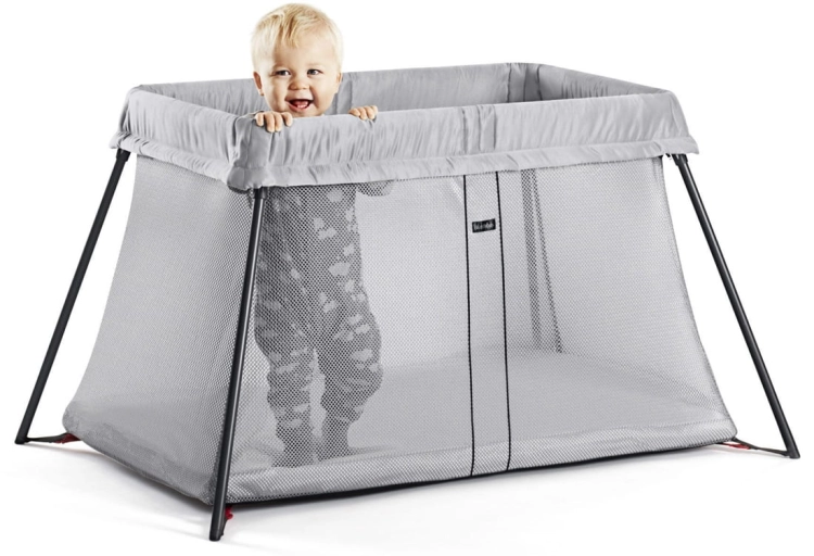 BABYBJORN-lozeczko-turystyczne-LIGHT-srebrny-przescieradlo-1.jpg