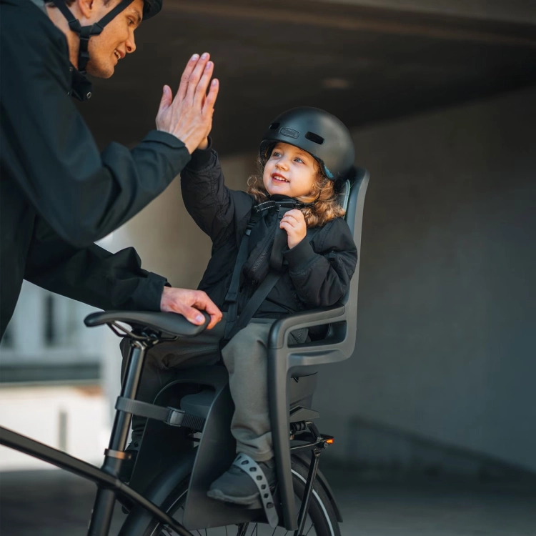 thule-ridealong2-miniaturka-czlowiek2.jpg
