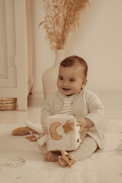 little-dutch-kostka-aktywizujaca-newborn-naturals2.jpg