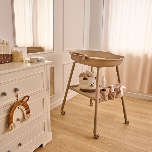 lionelo-rosie-przewijak-wolnostojacy-dla-dzieci-do-11-kg-beige-sand-lifestyle.jpg