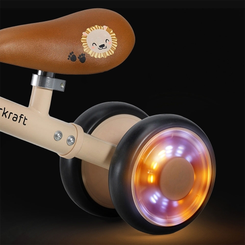kinderkraft-bezowy-rowerek-biegowy-z-oswietleniem-kola-z-bliska-cutie-flash-beige.jpg