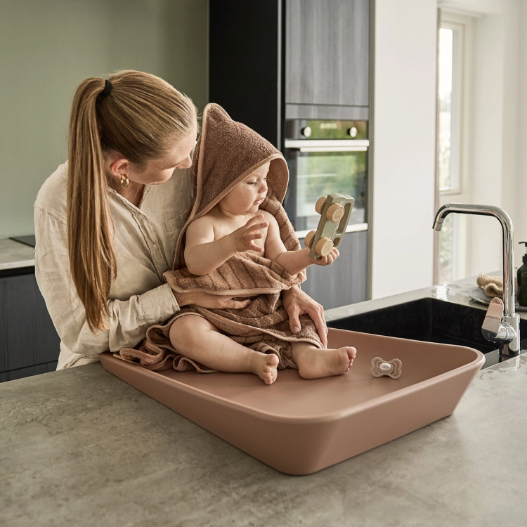 Leander ręcznik kąpielowy dla dziecka Woodland Organic Clay zdjęcie lifestyle