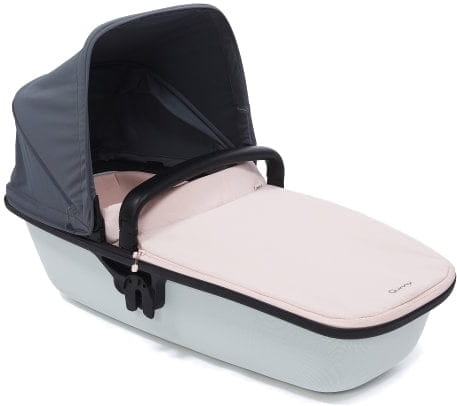 quinny-lux-carrycot-blush-on-grey-p1577-11155_medium.jpg