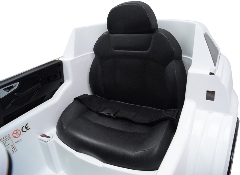 AudiQ7_white_08.jpg