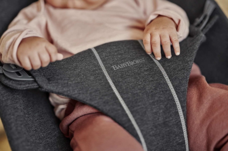 eng_pl_BABYBJORN-Bouncer-Bliss-Charcoal-Grey-3D-Jersey-7382_3.jpg