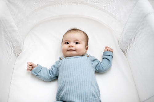 pol_pl_BABYBJORN-przescieradlo-do-lozeczka-BABY-CRIB-biale-6489_3.jpg