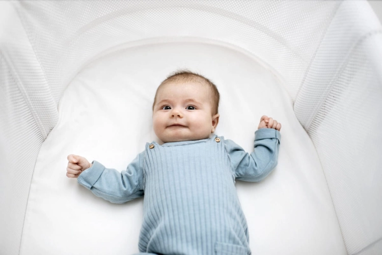 pol_pl_BABYBJORN-przescieradlo-do-lozeczka-BABY-CRIB-biale-6489_3.jpg
