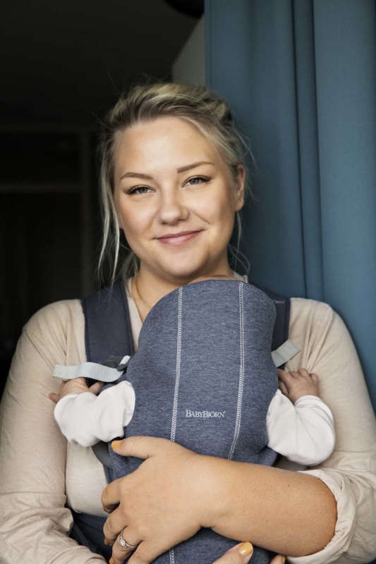 pol_pl_BABYBJORN-MINI-3D-Jersey-nosidelko-Niebieski-6370_3.jpg
