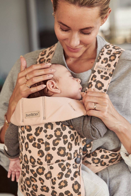 pol_pl_BABYBJORN-MINI-3D-Jersey-nosidelko-Bez-Leopard-9379_13.jpg