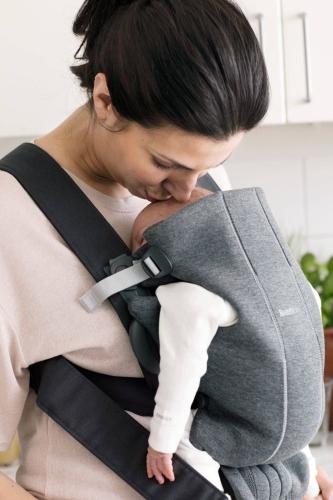 pol_pl_BABYBJORN-MINI-3D-Jersey-nosidelko-Ciemny-Szary-4197_10.jpg