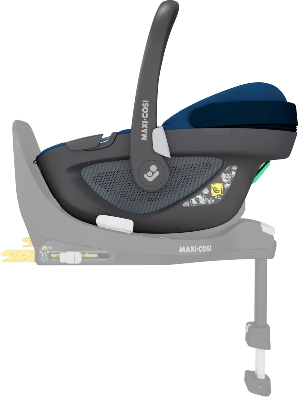 8044720110_2021_maxicosi_carseat_babycarseat_pebble360_blue_essentialblue_withfamilyfix360baserear_side.jpg