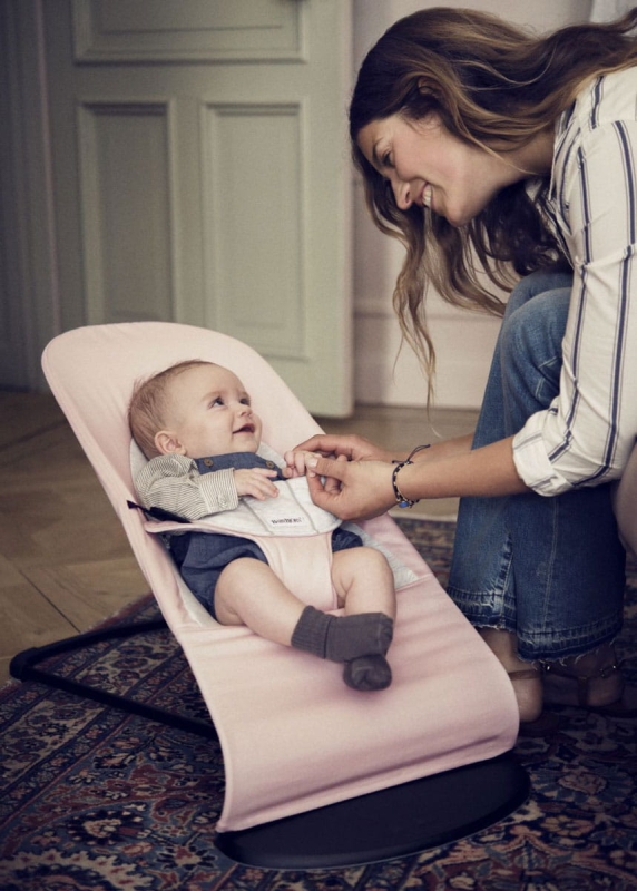 babybjorn-bliss-rozowo-szary-1.jpg