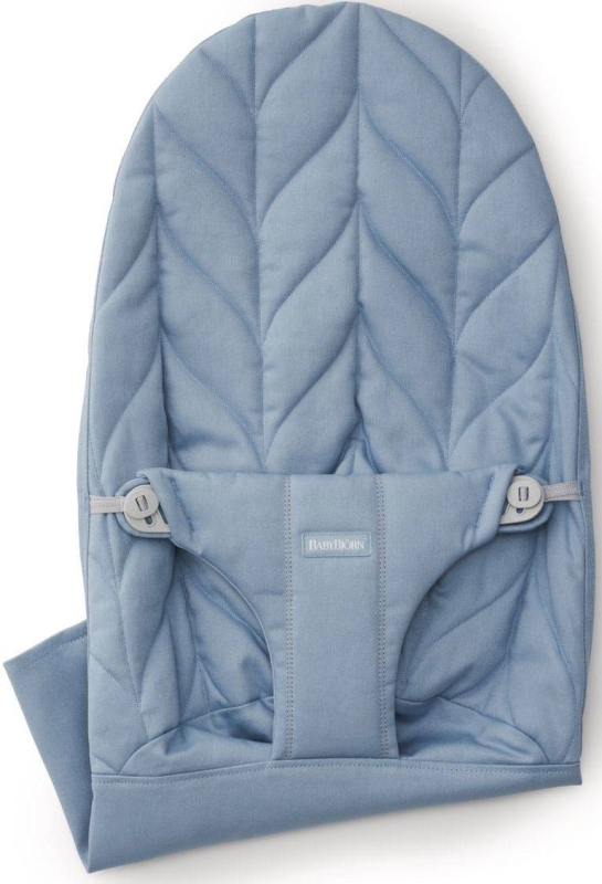 babybjornposzyciecottonpetalguiltniebieski.jpg