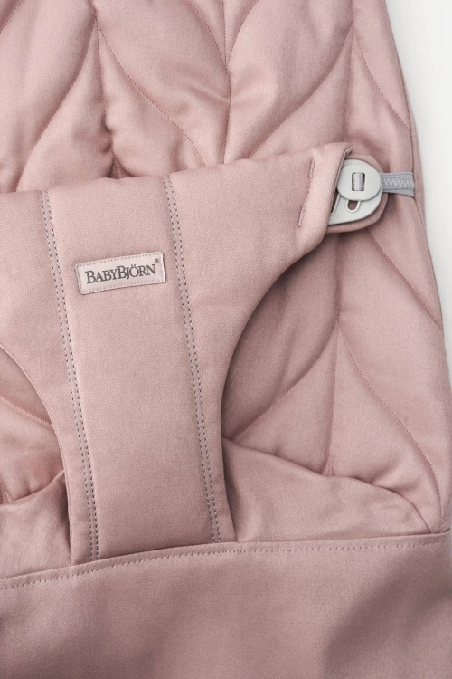 babybjornposzyciecottonpetalguiltzgaszonyroz2.jpg