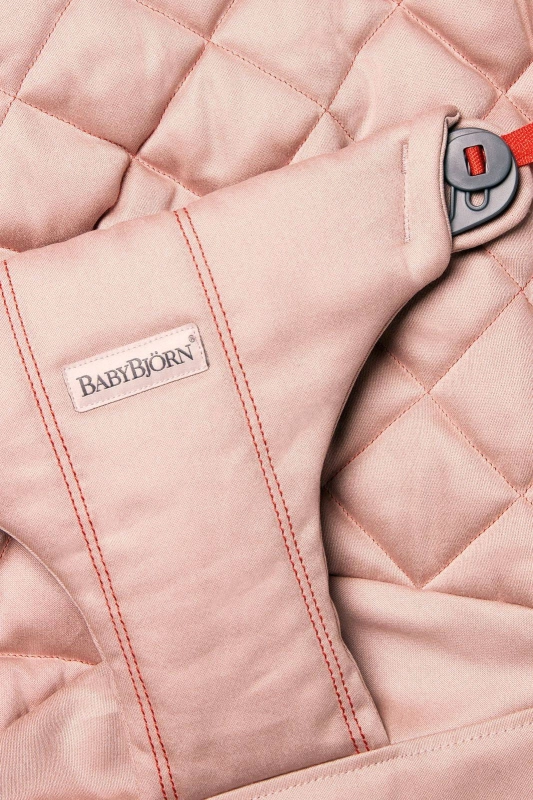 BabyBjorn-Poszycie-Pudrowy-Roz-Cotton3.jpg