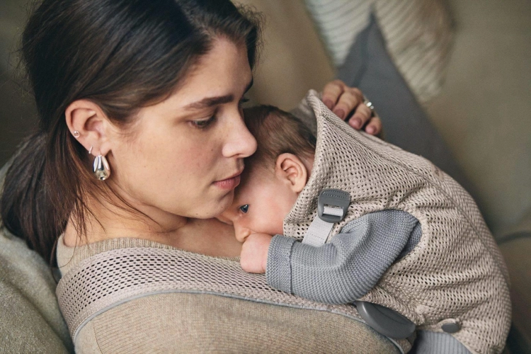 BabyBjorn Baby Carrier Mini Cotton – małe nosidełko dla noworodka | Grey Beige