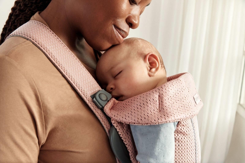 BabyBjorn Baby Carrier Mini Cotton – małe nosidełko dla noworodka | Zgaszony Róż