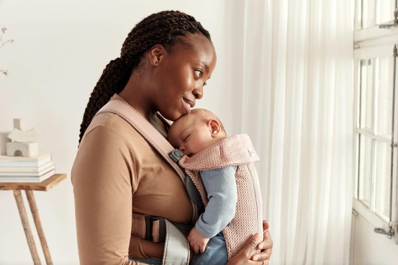 BabyBjorn Baby Carrier Mini Cotton – małe nosidełko dla noworodka | Zgaszony Róż