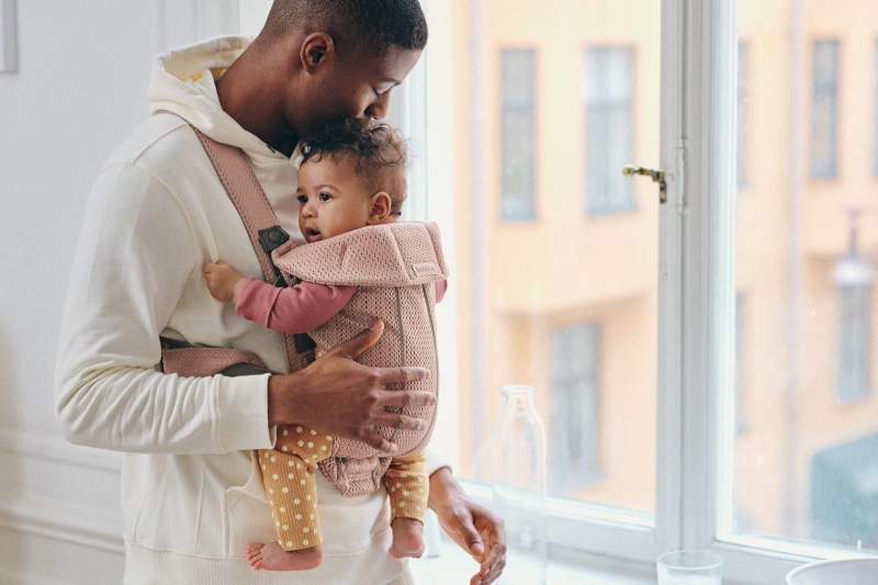 BabyBjorn Baby Carrier Mini Cotton – małe nosidełko dla noworodka | Zgaszony Róż