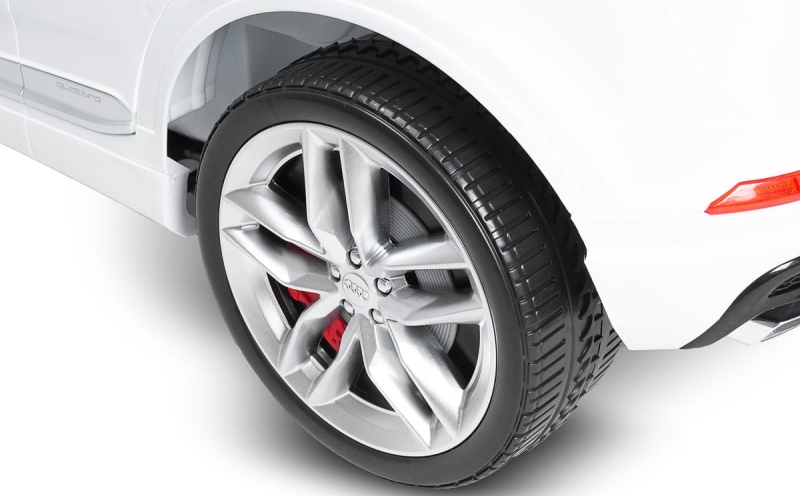AudiQ7_white_09.jpg