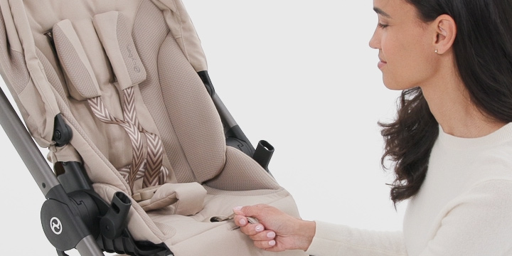 Wózek Cybex z systemem łatwego dociągania pasów