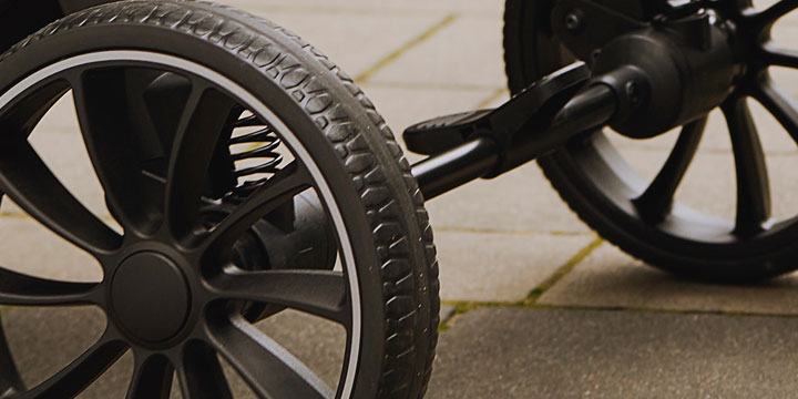 Kinderkraft Grande 2 wózek spacerowy z dużymi kołami