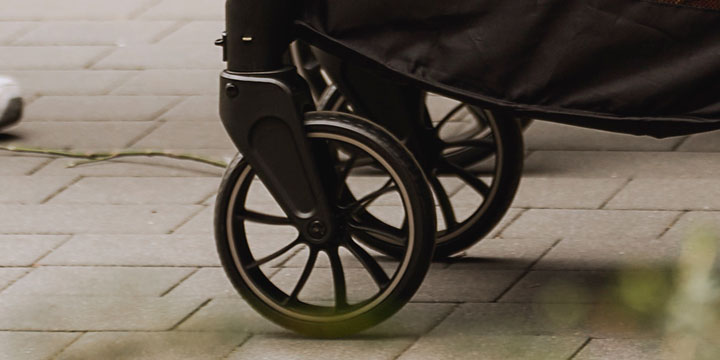 Wózek spacerowy Kinderkraft z blokadą przednich kół