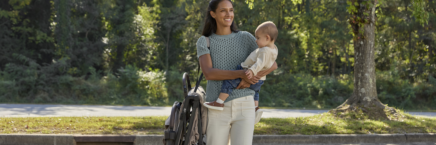 Britax Romer Tira zdjęcie lifestyle wózek spacerowy po złożeniu