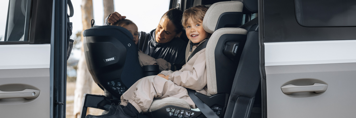 Fotelik samochodowy Thule Elm Connect montaż na bazie ISOFIX
